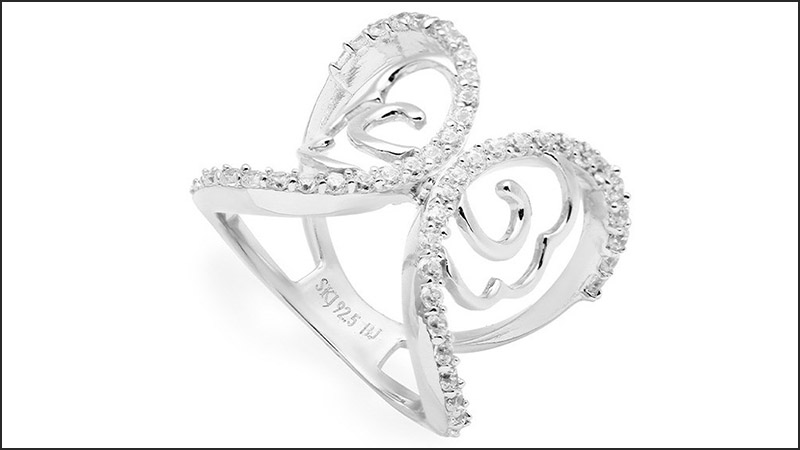 Thiết kế ph&ugrave; hợp với d&aacute;ng tay thon d&agrave;i